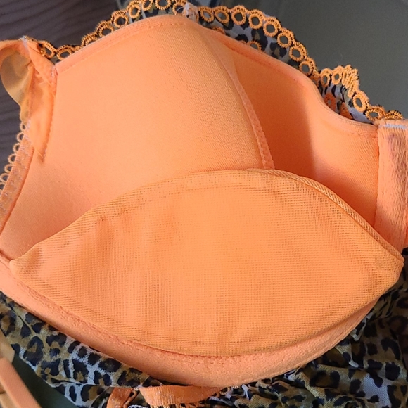 Victoria's Secret Cheetah Set - Picture 12 of 16